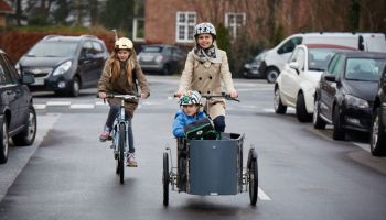 Дания: полиция нашла новый способ убедить велосипедистов носить шлемы (VIDEO)