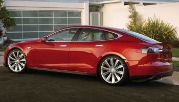Tesla Model S: скачок в будущее